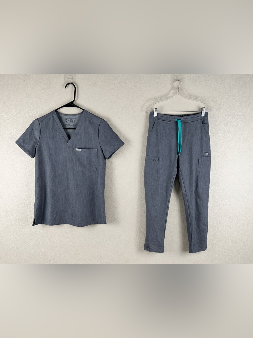 FIGS Gray Scrub Set XS Top XXS Pants